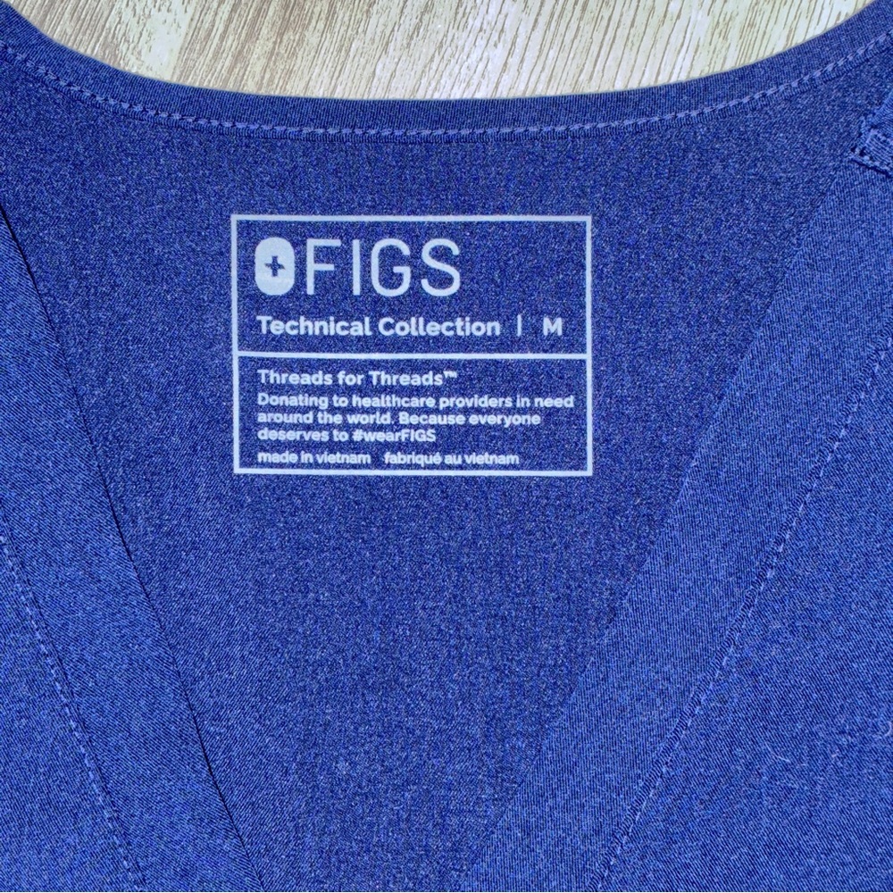 Figs Casma Navy Scrub Top Medium - Picture 7 of 9